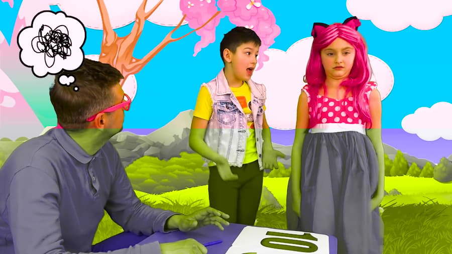 اسباب بازی ها و خانواده مهربان - آهنگ و ترانه کودکانه پرنسس ساشا با گیتار